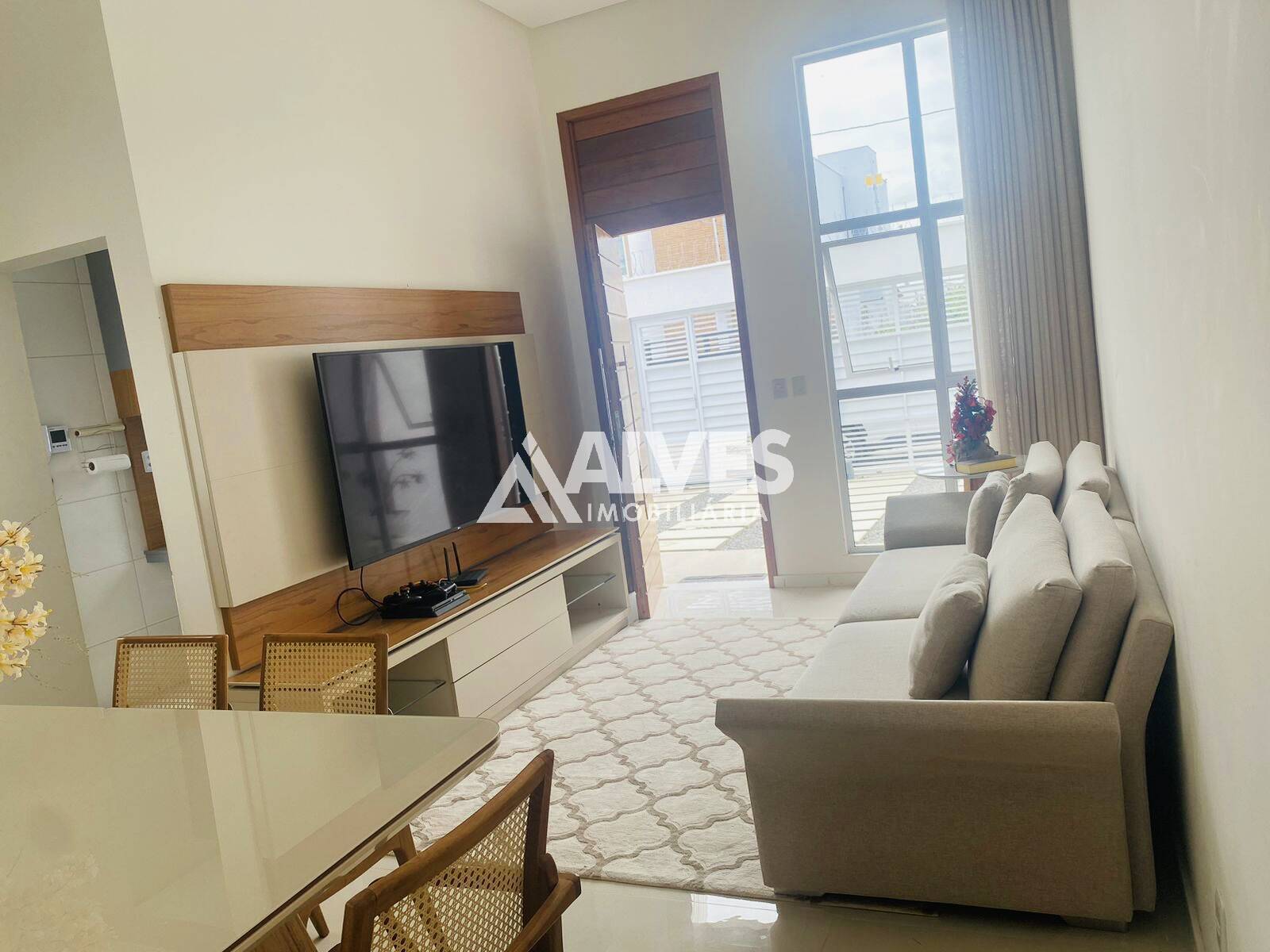 Casa à venda com 3 quartos, 90m² - Foto 2