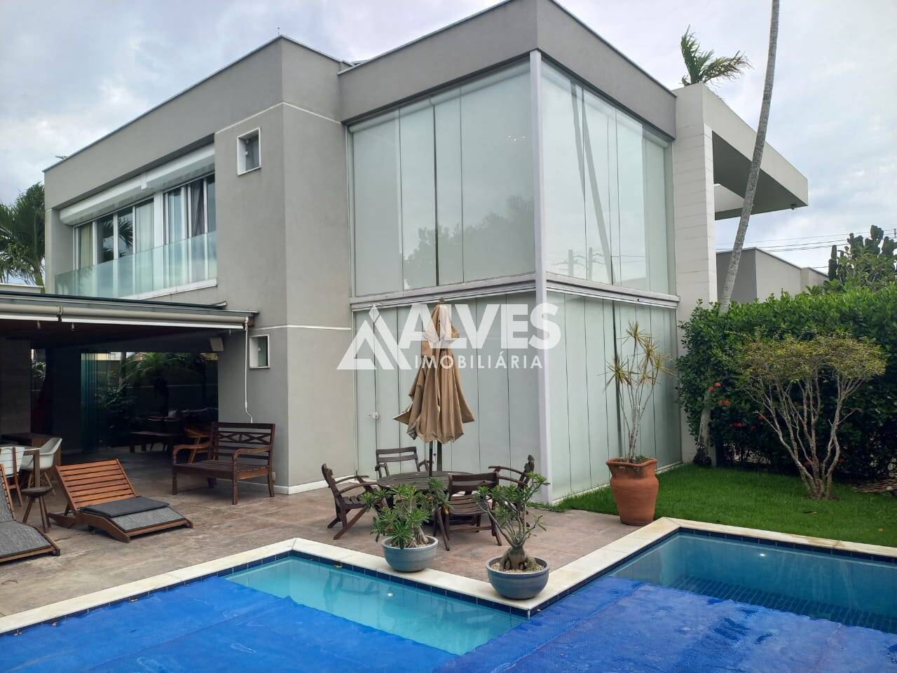 Casa de Condomínio à venda com 4 quartos, 550m² - Foto 2