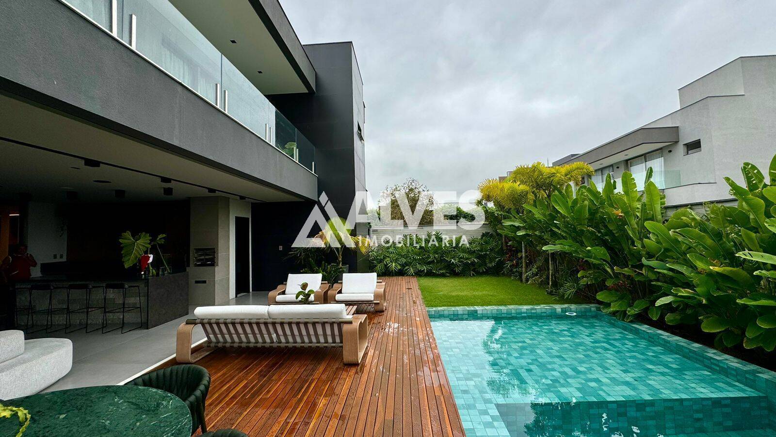 Casa de Condomínio à venda com 5 quartos, 400m² - Foto 2