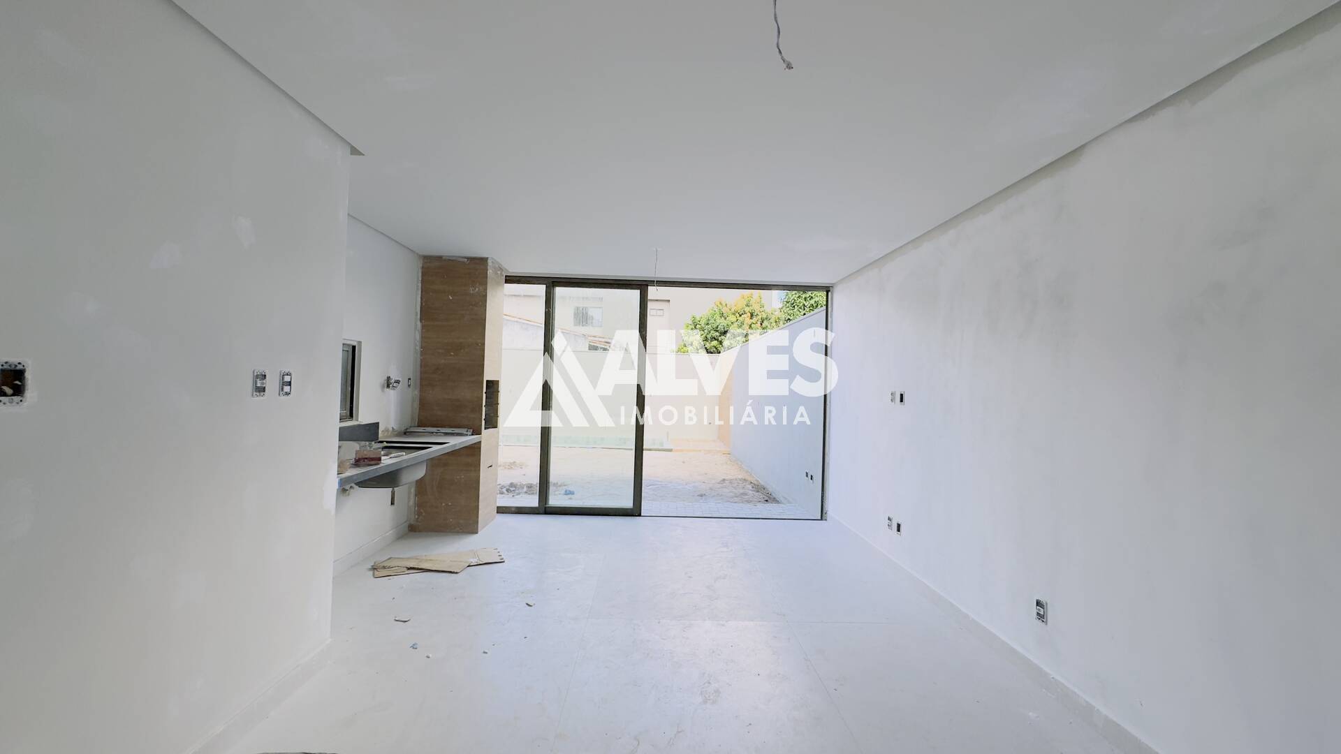 Casa à venda com 4 quartos, 207m² - Foto 3