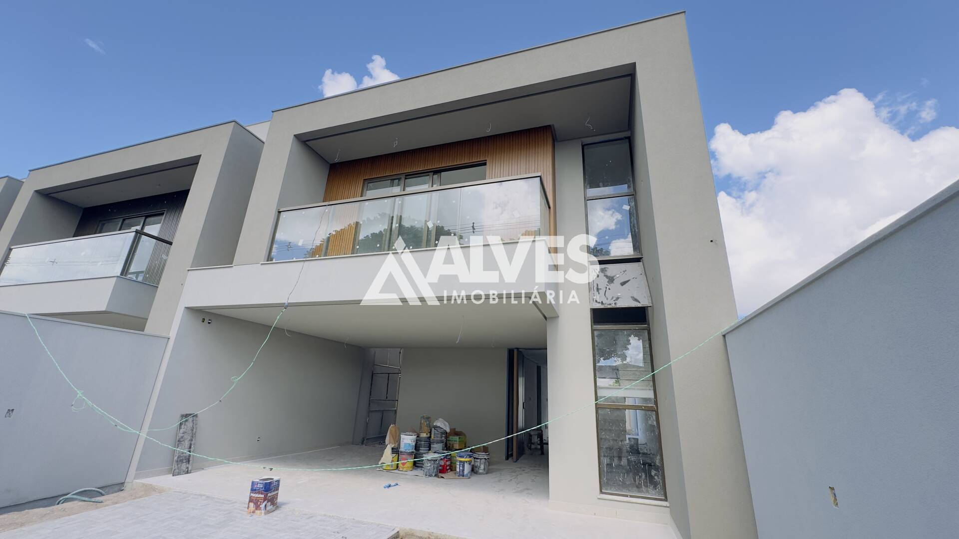Casa à venda com 4 quartos, 207m² - Foto 1