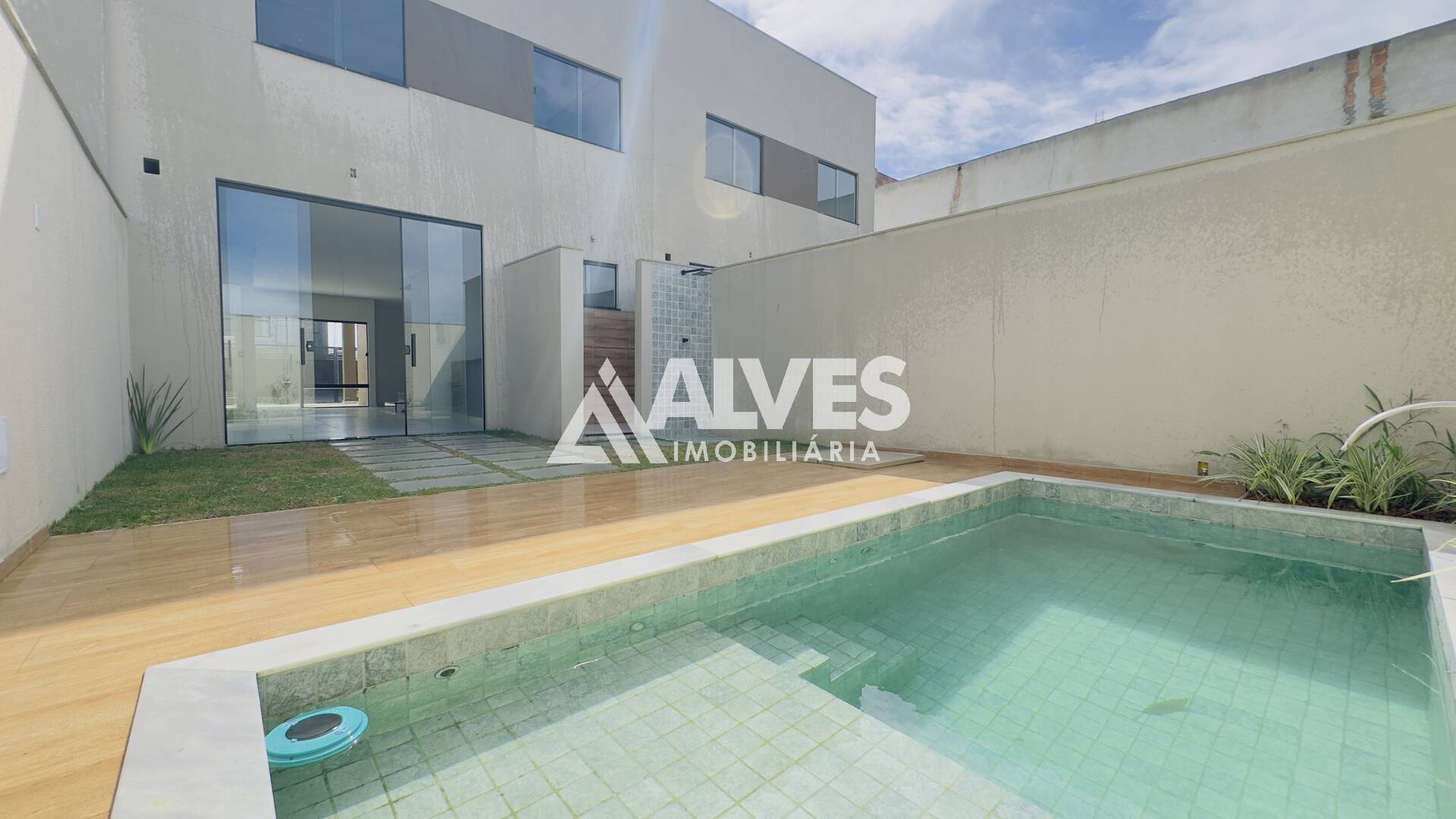 Casa à venda com 3 quartos, 118m² - Foto 2
